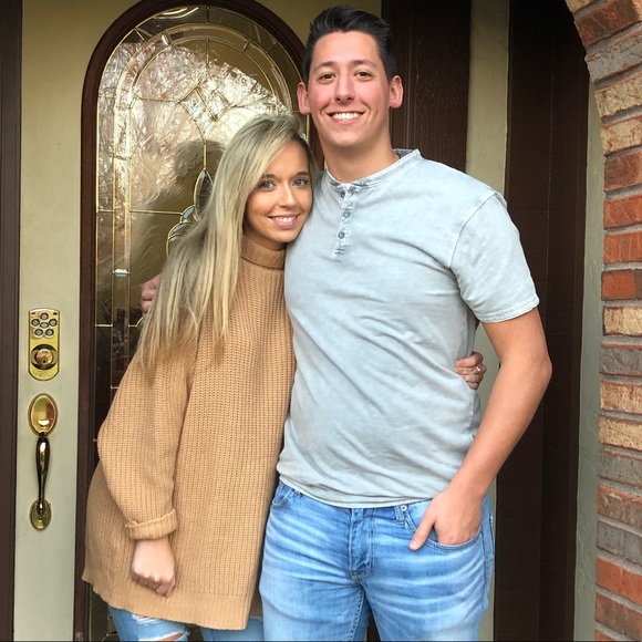 Meet your Posher, Katelyn - Picture 1 of 1